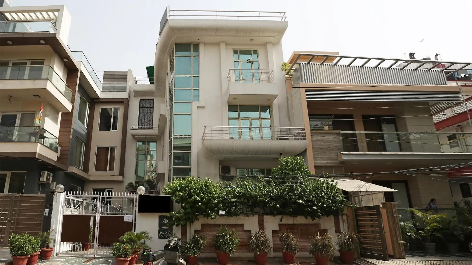 Hotel O White House Residency Gurgaon