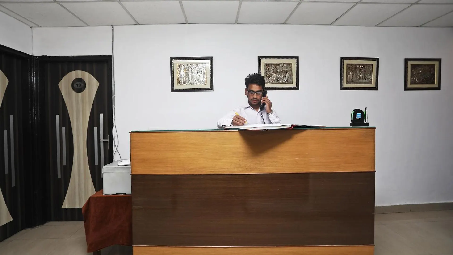 Hotel O White House Residency Gurgaon